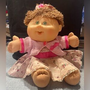 Cabbage Patch Kid Doll
Vintage 2004
Soft Body
brown hair, blue eyes, pink dress